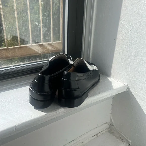 Elegant Black and White Tassel Loafers - Picture 4 of 7